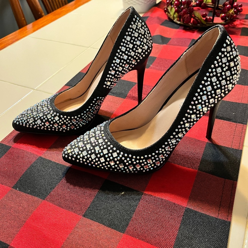 Beautiful women’s size 7 bedazzled high heels